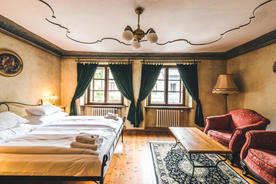 Bed, Photo of the whole room, Seating area, Bedroom