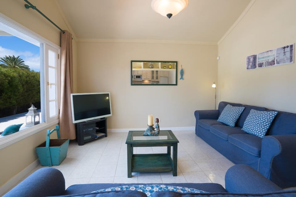 Day, Living room