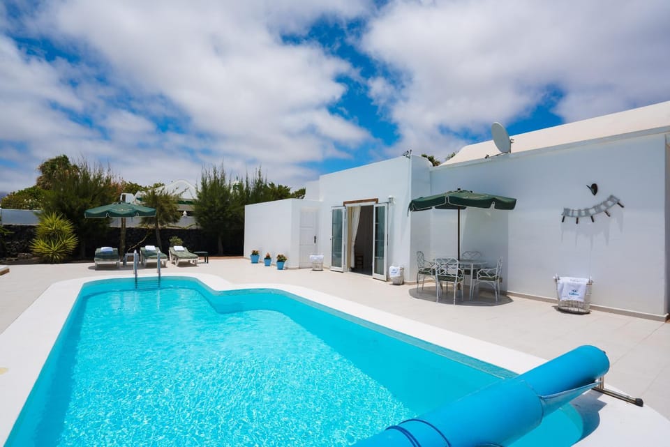 Day, Swimming pool