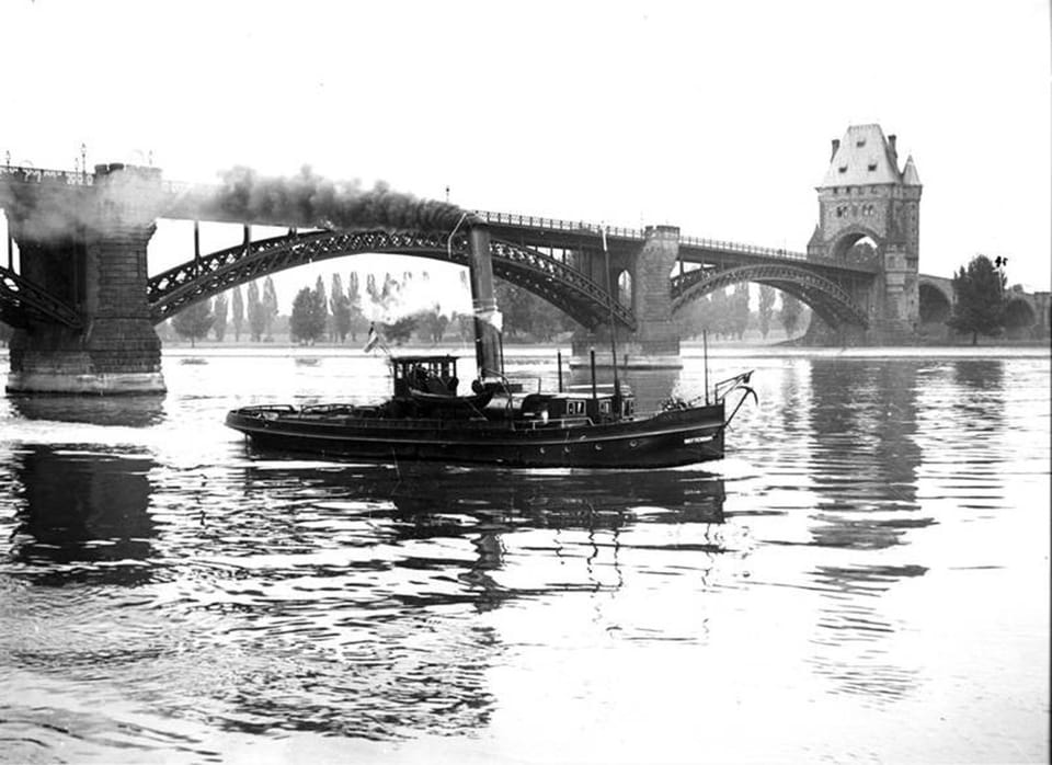 Nearby landmark, Natural landscape