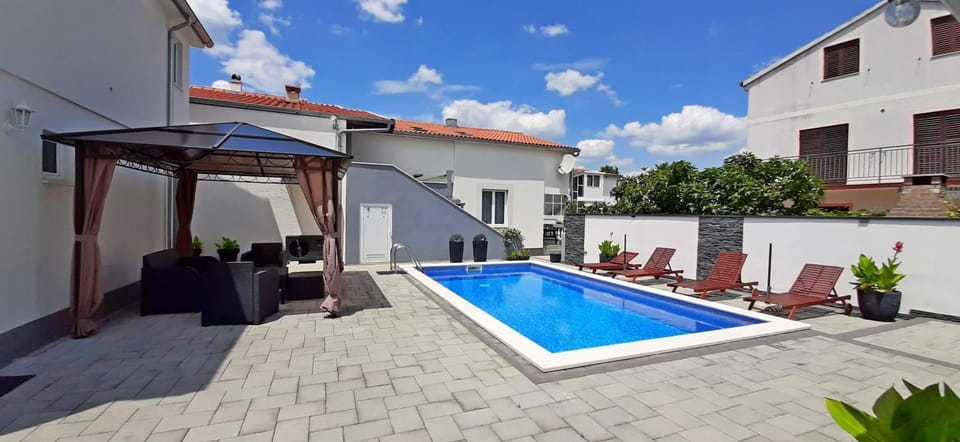Balcony/Terrace, Pool view, Swimming pool, Swimming pool