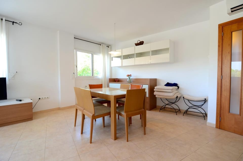 Trias Plaza Apartment in Baix Empordà