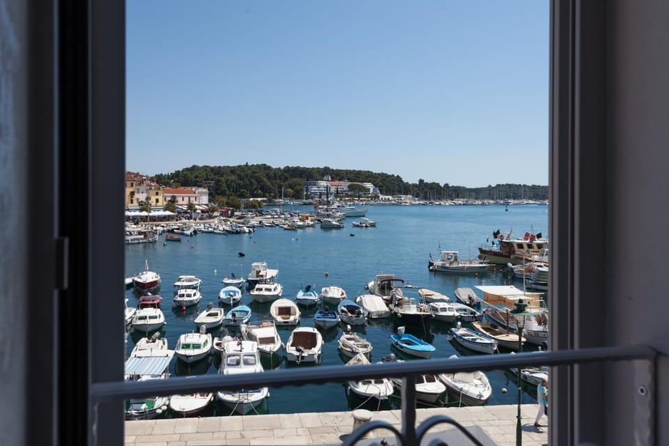 City view, Sea view