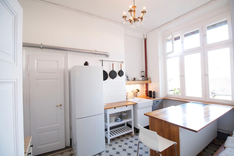 Kitchen or kitchenette, Dining area, Communal kitchen, City view