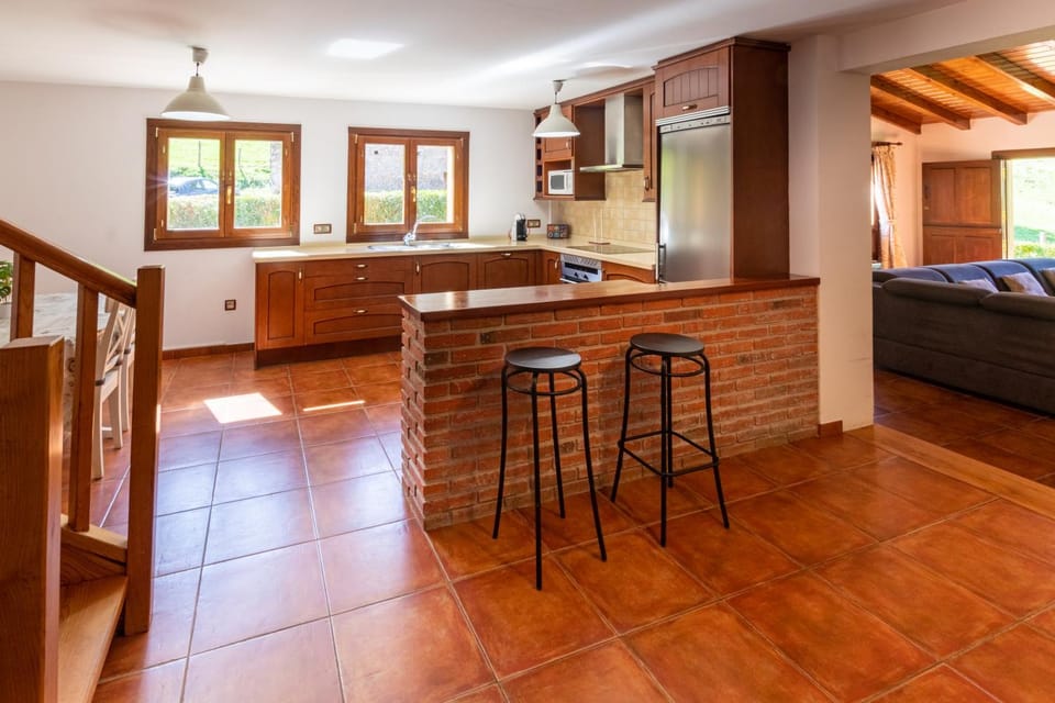 Kitchen or kitchenette, Living room, Seating area, Dining area, minibar, pet friendly, stove