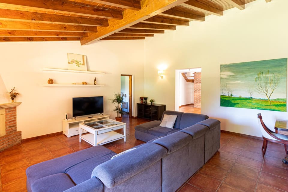 Communal lounge/ TV room, TV and multimedia, Living room, Seating area