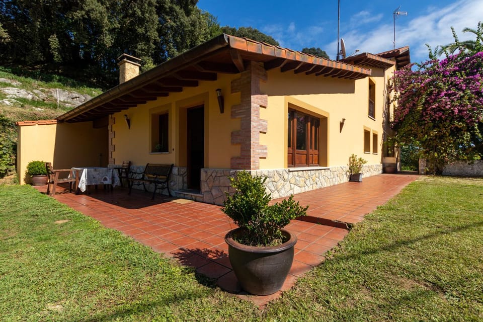 Property building, Day, Garden, Garden, Balcony/Terrace, Garden view