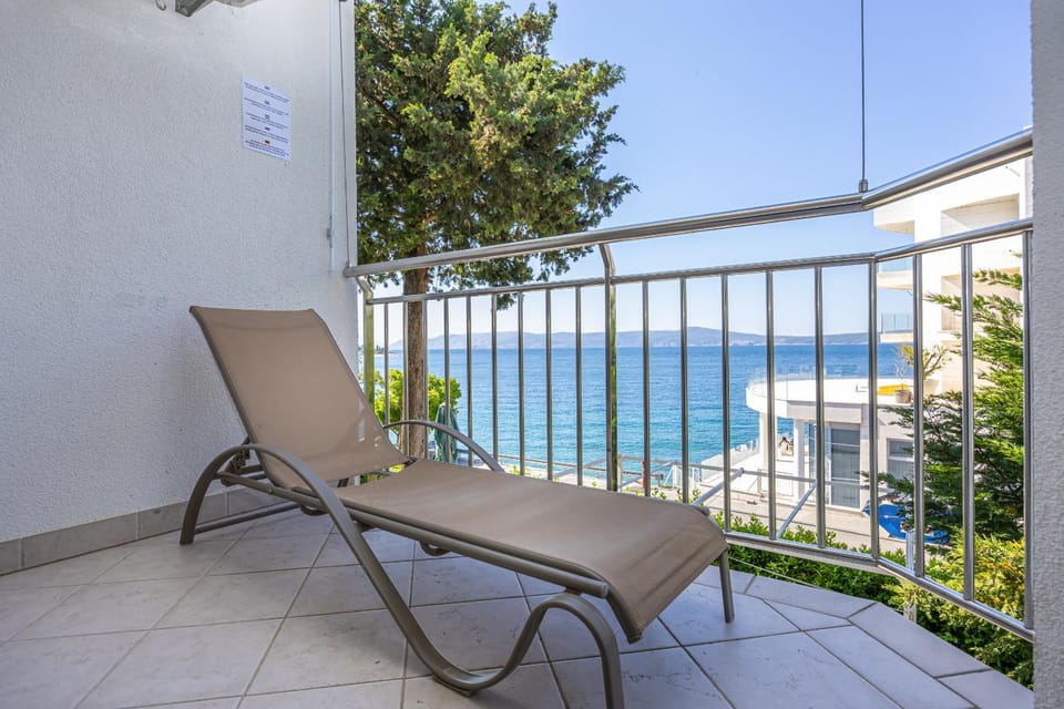 Sea view, sunbed