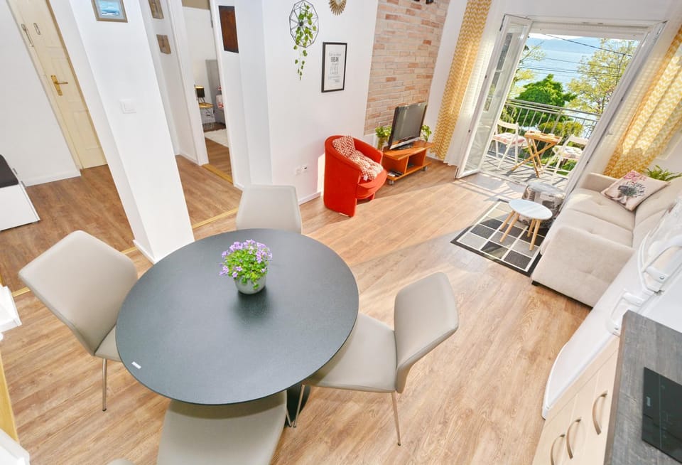 Living room, Seating area, Dining area