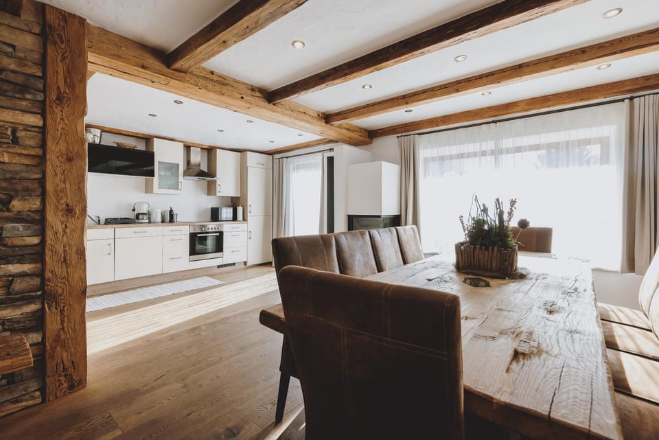 Dining area, kitchen