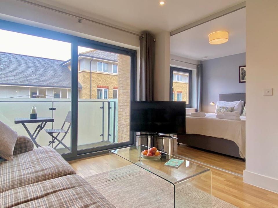 Bed, TV and multimedia, Balcony/Terrace, Bedroom