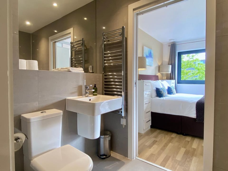Shower, Toilet, Bathroom, towels
