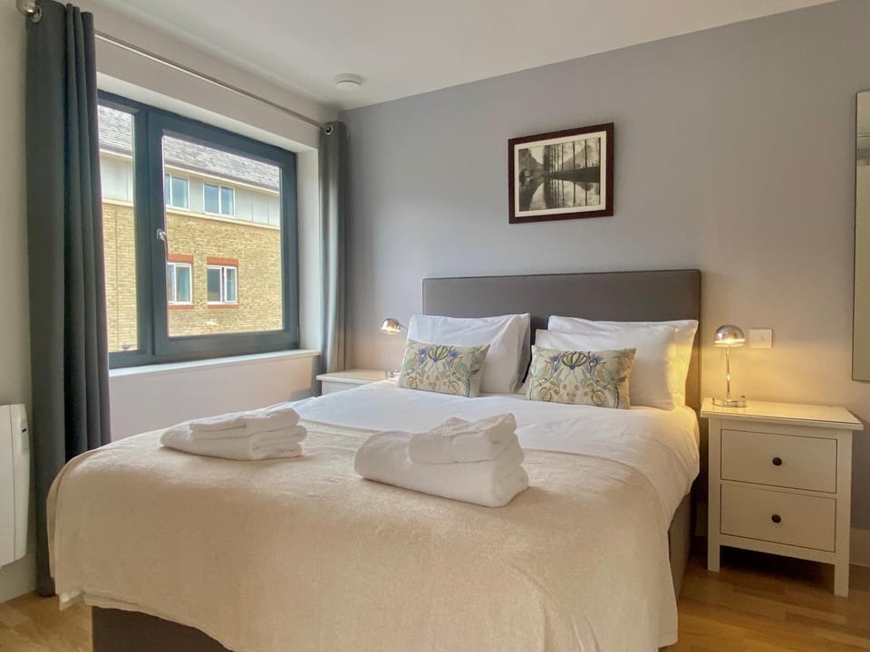 Bed, Bedroom, towels, wardrobe