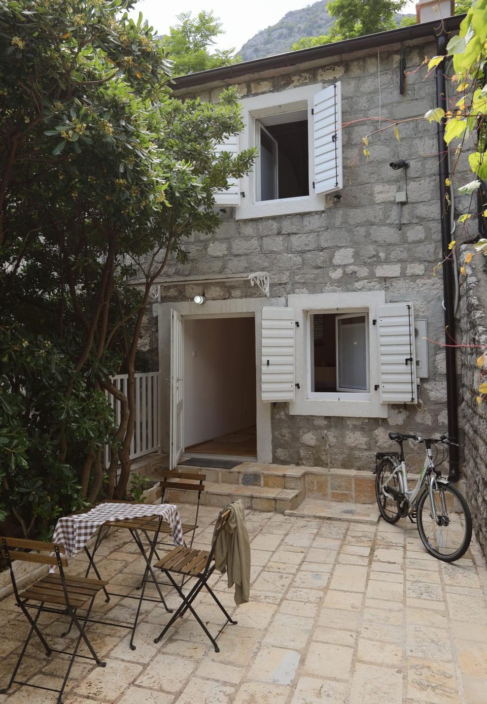 Facade/entrance