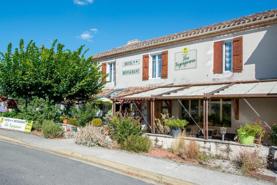 Logis Hôtels - Hôtel et Restaurant Les Voyageurs Hotel in Occitanie
