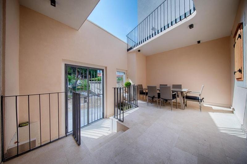 Property building, Facade/entrance, Day, Dining area