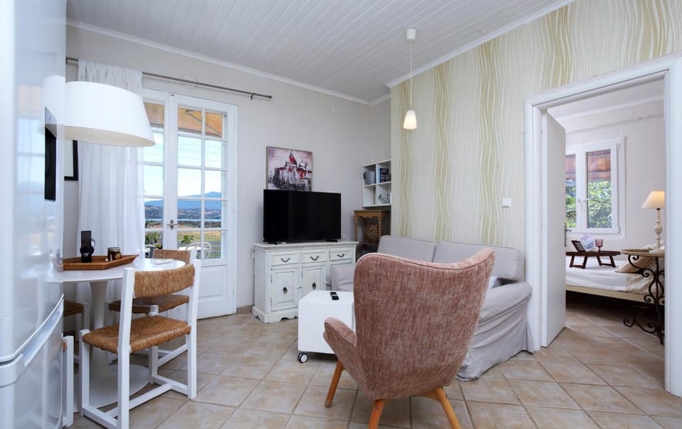 TV and multimedia, Living room, Dining area, Bedroom