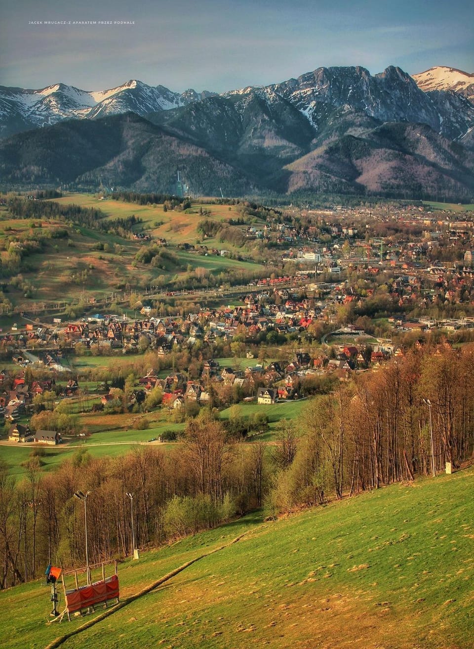 Nearby landmark, Day, Neighbourhood, Natural landscape, Bird's eye view, Mountain view