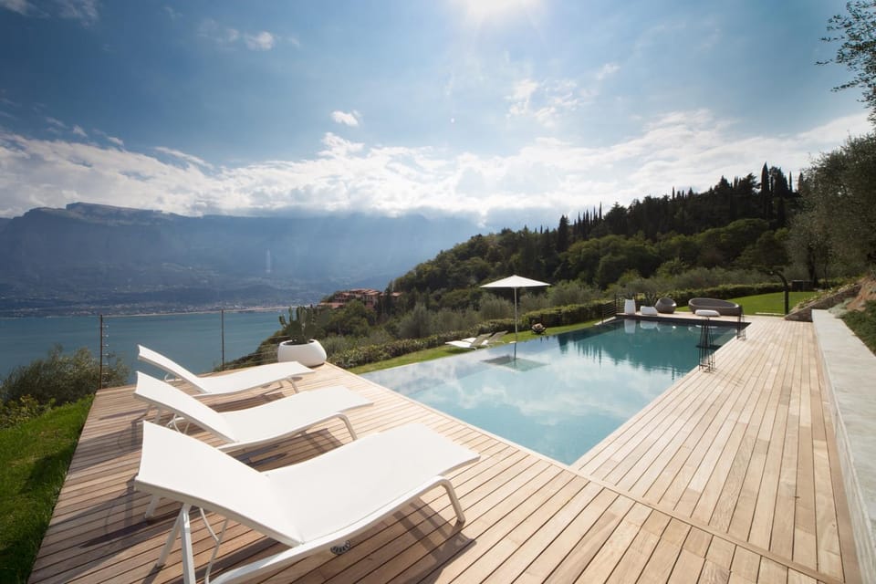 Decorative detail, Lake view, Mountain view, Pool view, Swimming pool, Swimming pool