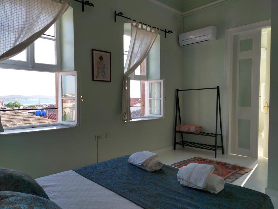 Bed, Bedroom, Sea view, internet, towels, air conditioner