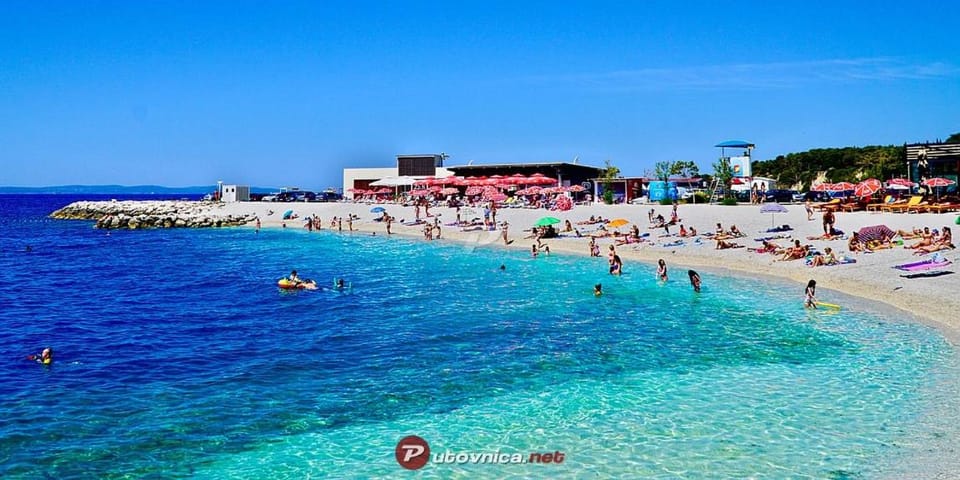 Day, People, Natural landscape, Beach, Sea view, sunbed