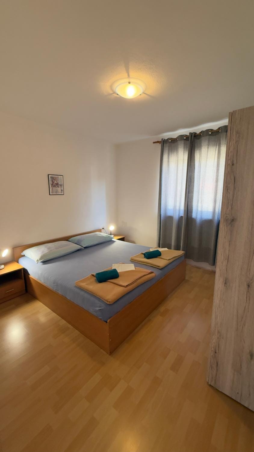 Bedroom, wardrobe