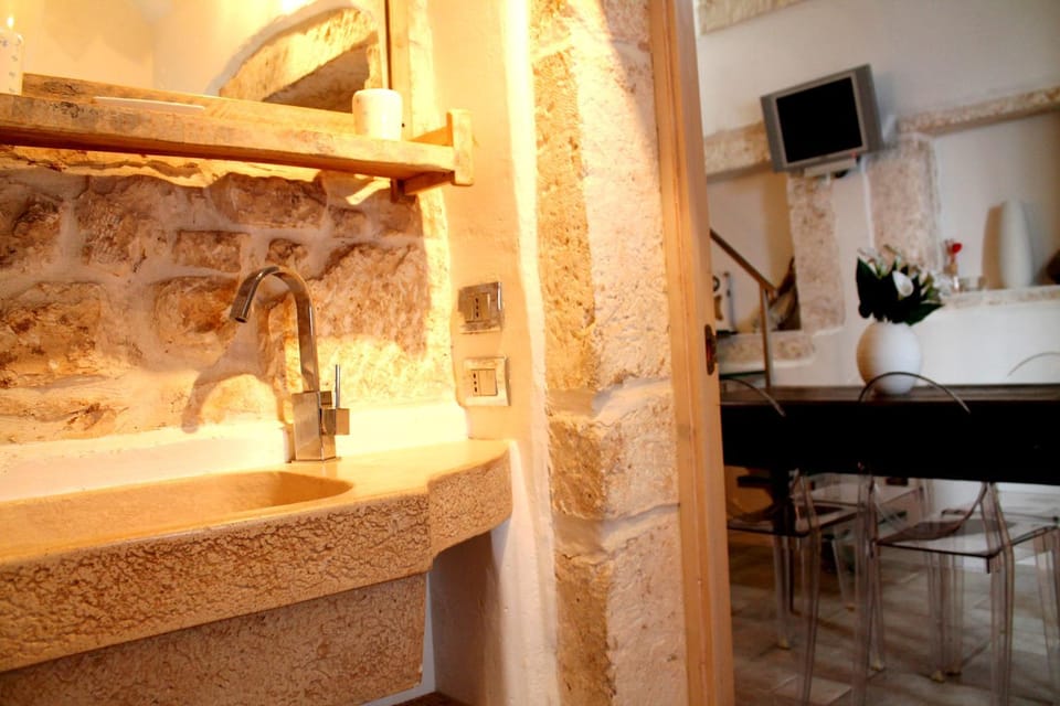 Bathroom, Dining area