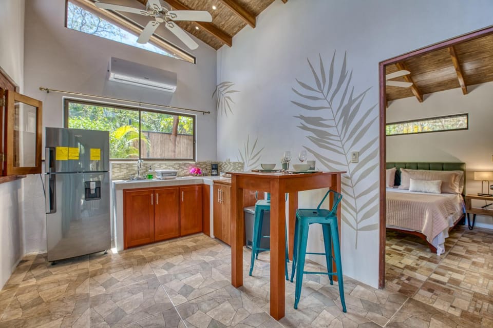 Kitchen or kitchenette, Photo of the whole room, Dining area, air conditioner