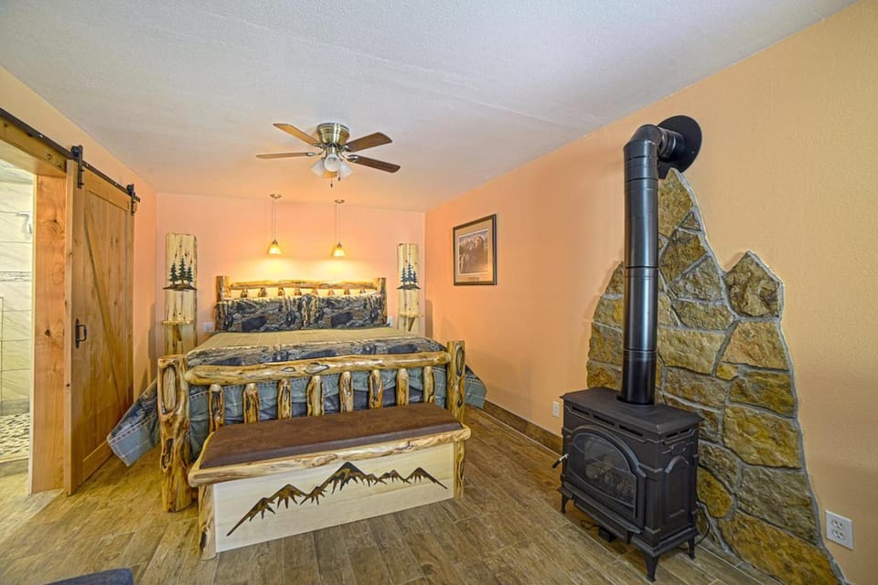 Bed, Photo of the whole room, Bedroom