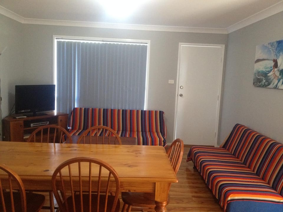 TV and multimedia, Living room, Dining area, Family