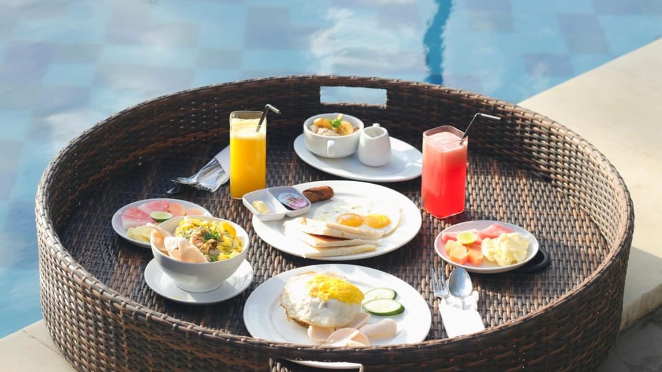 Food, Swimming pool, Breakfast, Drinks