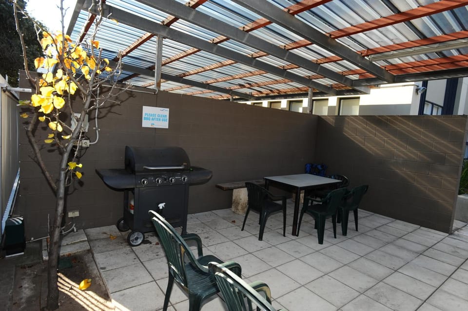 Glenelg Holiday Apartments-Ellis 200 meters to the Beach Free Parking Apartment in Moseley Street