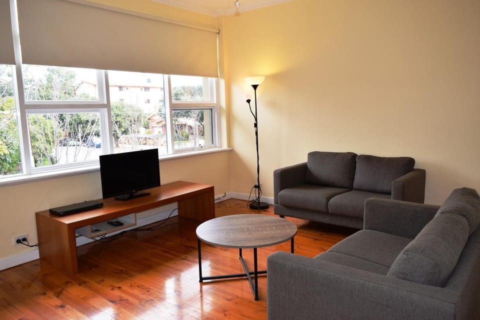 Glenelg Holiday Apartments-Ellis 200 meters to the Beach Free Parking Apartment in Moseley Street