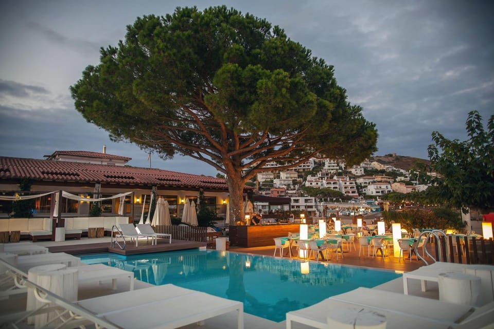 Lounge or bar, Food, Sea view, Swimming pool, Meals, Lunch, Dinner, Drinks, Alcoholic drinks, Non alcoholic drinks