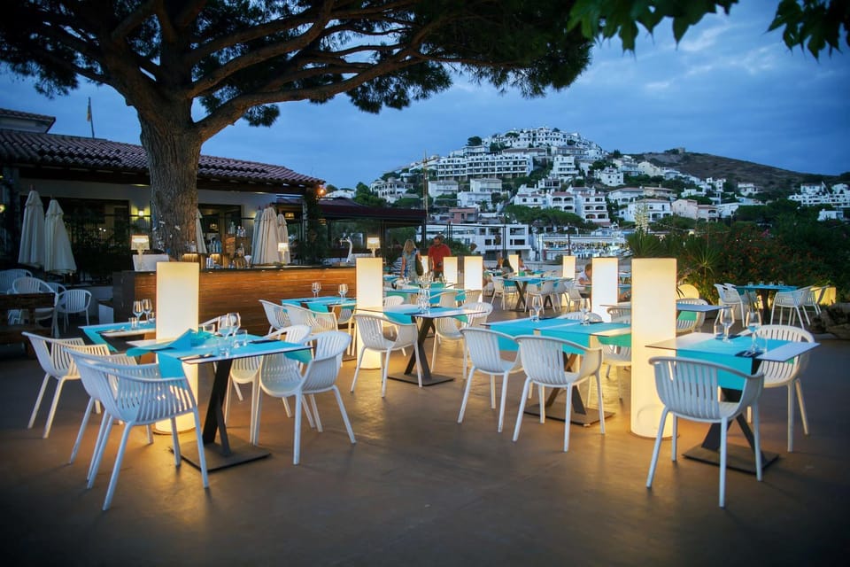 BBQ facilities, Dining area, Food, Sea view, Meals, Lunch, Dinner, Drinks, Alcoholic drinks, Non alcoholic drinks
