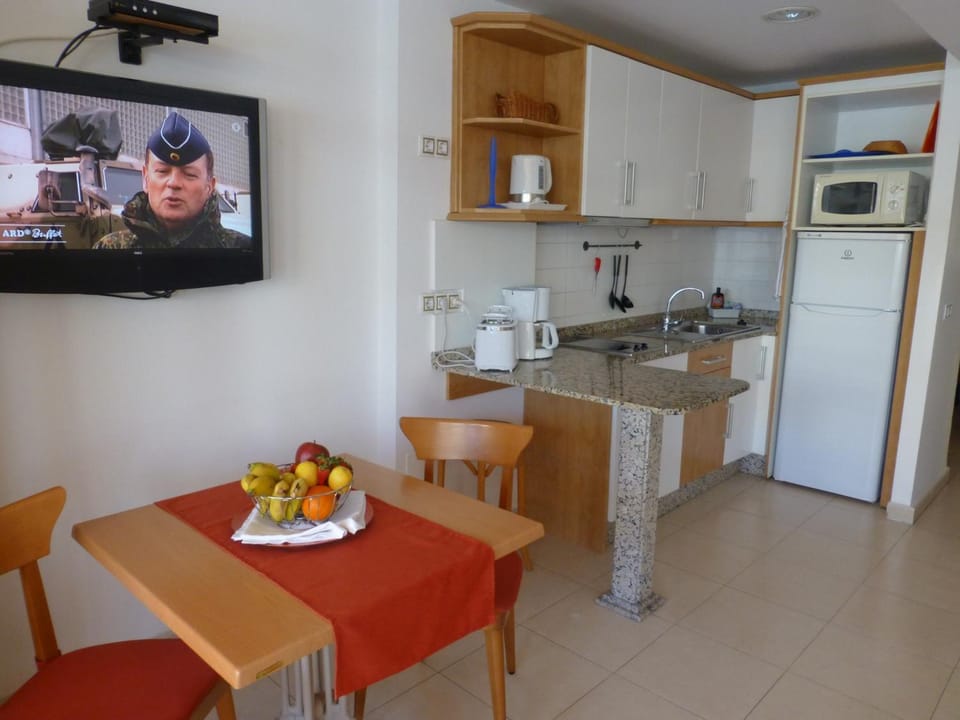Dining area, kitchen