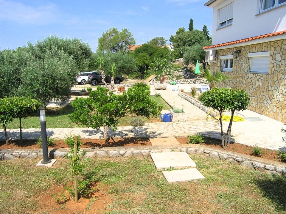 Facade/entrance, Garden