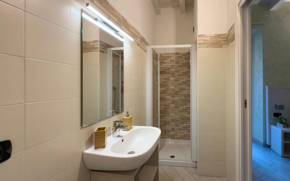 Shower, Bathroom, towels