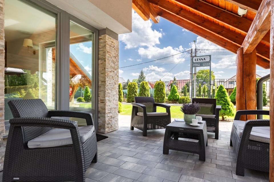 Property building, Facade/entrance, Balcony/Terrace
