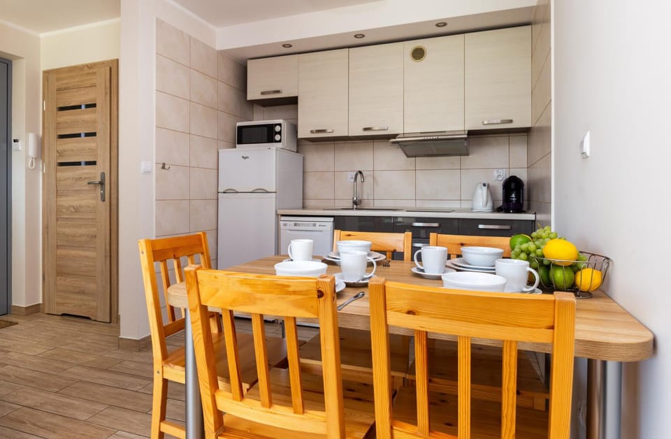 Kitchen or kitchenette, Dining area, dishwasher, stove, kitchen
