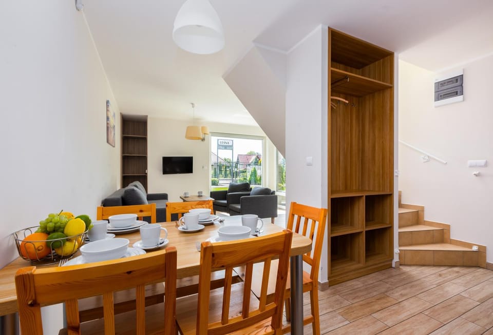 TV and multimedia, Kitchen or kitchenette, Living room, Seating area