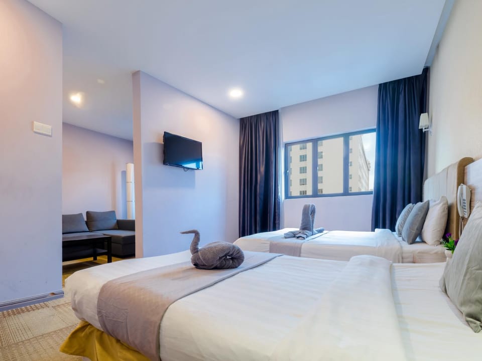 Bed, TV and multimedia, Photo of the whole room, Bedroom