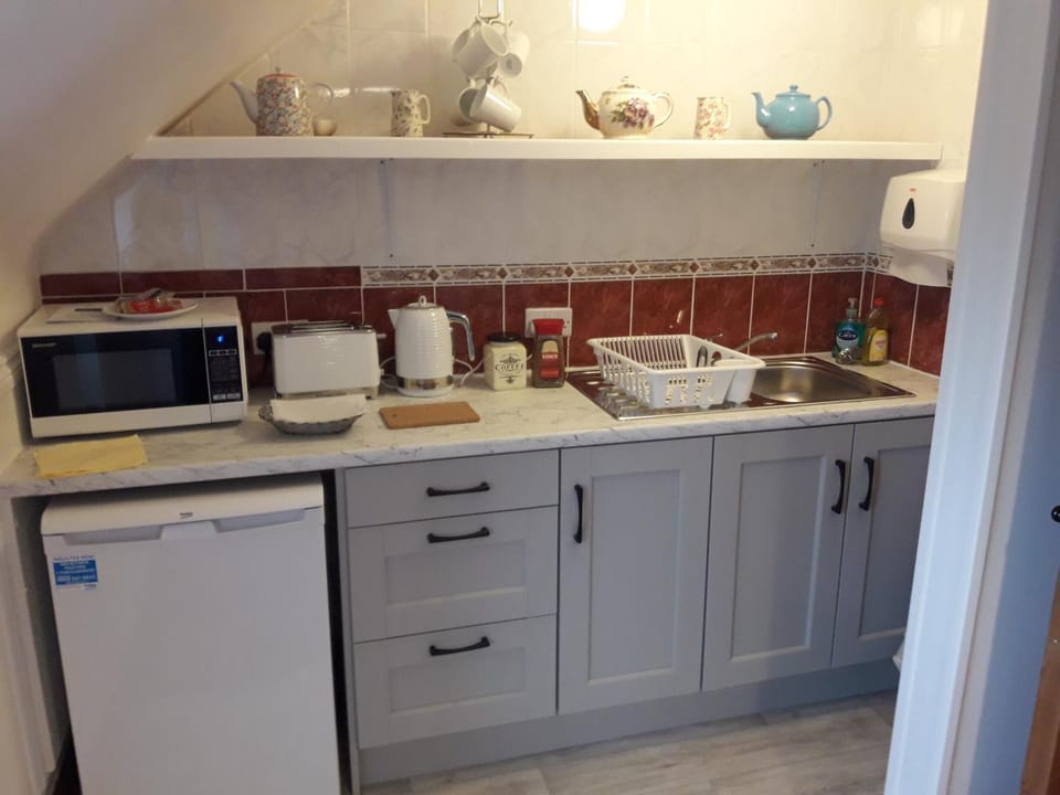 Cedar Lodge Self Catering Accommodation H91 CF9D Bed and Breakfast in County Clare