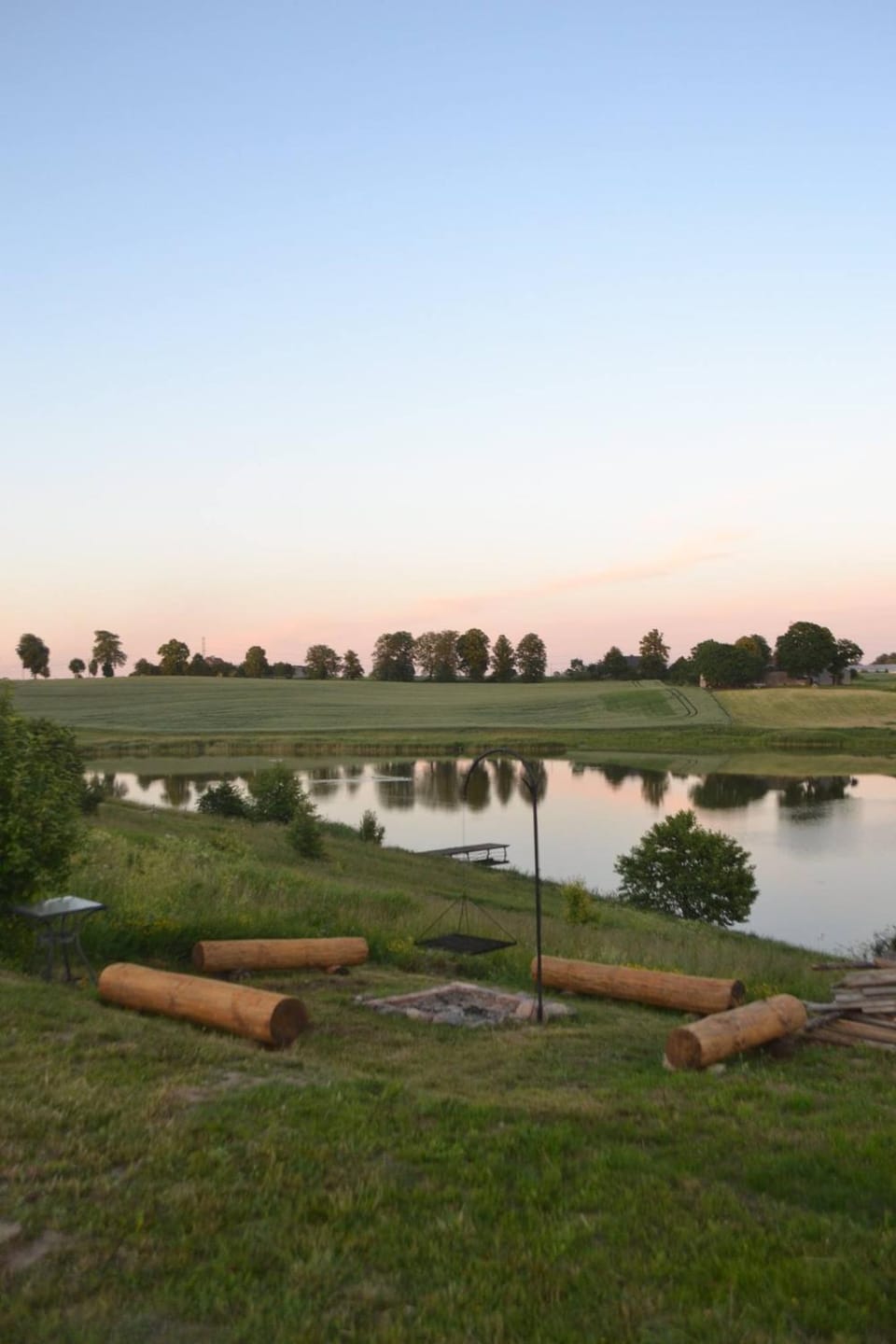 Neighbourhood, Natural landscape, BBQ facilities, Garden, On site, Garden view, Lake view, Area and facilities, Sunset