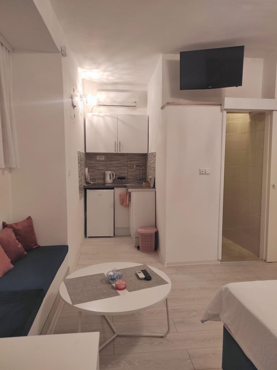 TV and multimedia, Kitchen or kitchenette, Seating area