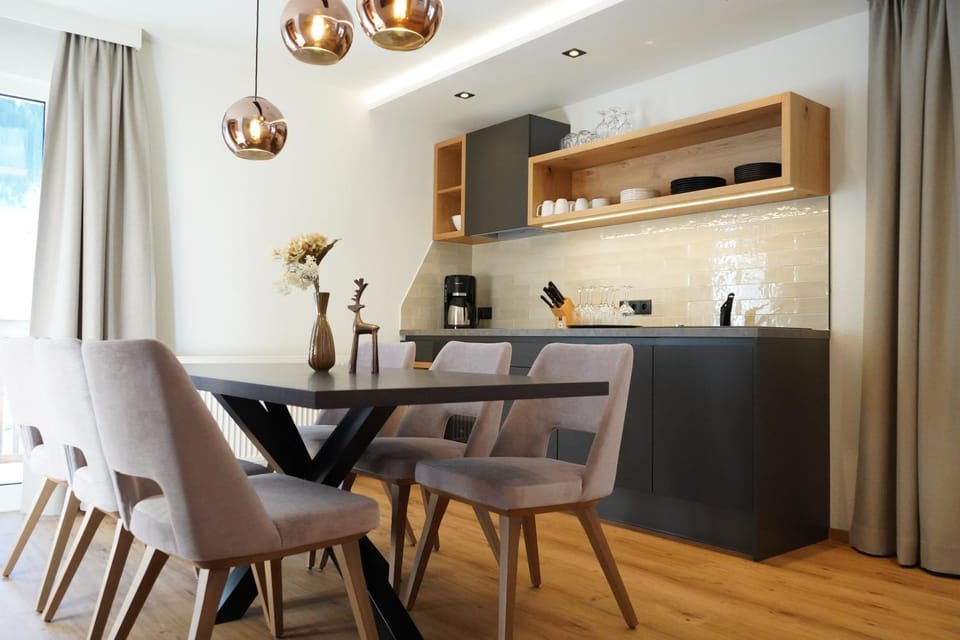 Balcony/Terrace, Kitchen or kitchenette, Dining area, stove, kitchen