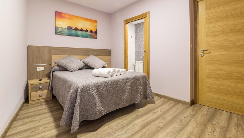 Bathroom, Photo of the whole room, Decorative detail, Bedroom