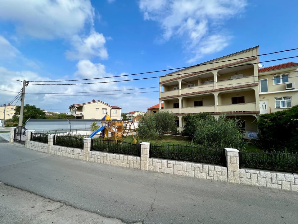 Property building, Neighbourhood, Street view