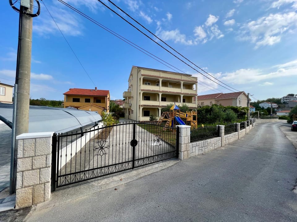 Property building, Neighbourhood, Street view