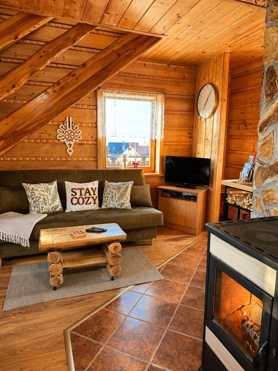 Pocztówka z Mizernej, drewniane domki, widok na Tatry, blisko Velo Czorsztyn, Jezioro Czorsztyńskie, rowery, spokojna okolica Nature lodge in Lesser Poland Voivodeship